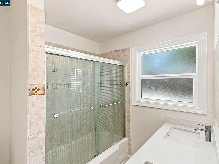 53 Ramona St — Photo 9