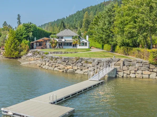 4718/4720 Shell Beach Rd, Cowichan Valley, BC V9G 1K9