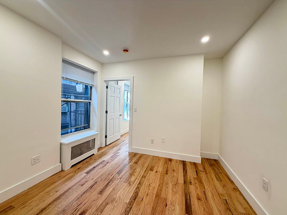 1st image of 204 W 10th St #96