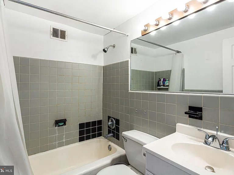 2101 Chestnut St #1012 — Photo 9