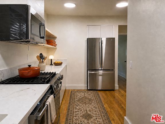 4th image of 1947 Clinton St #700