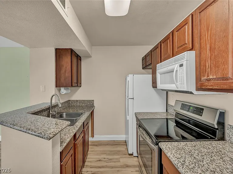 5118 S Jones Blvd #206 — Photo 3