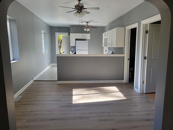 3rd image of 4738 Delaware St