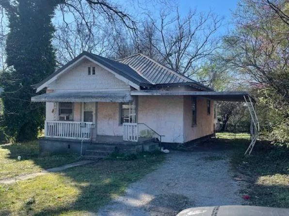 27 W Wilkinson Ave, Gadsden, AL 35904