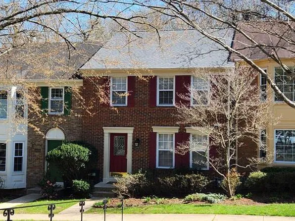 8931 Park Forest Dr, Springfield, VA 22152