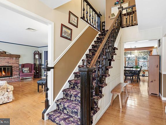 2nd image of 297 Cliveden Dr
