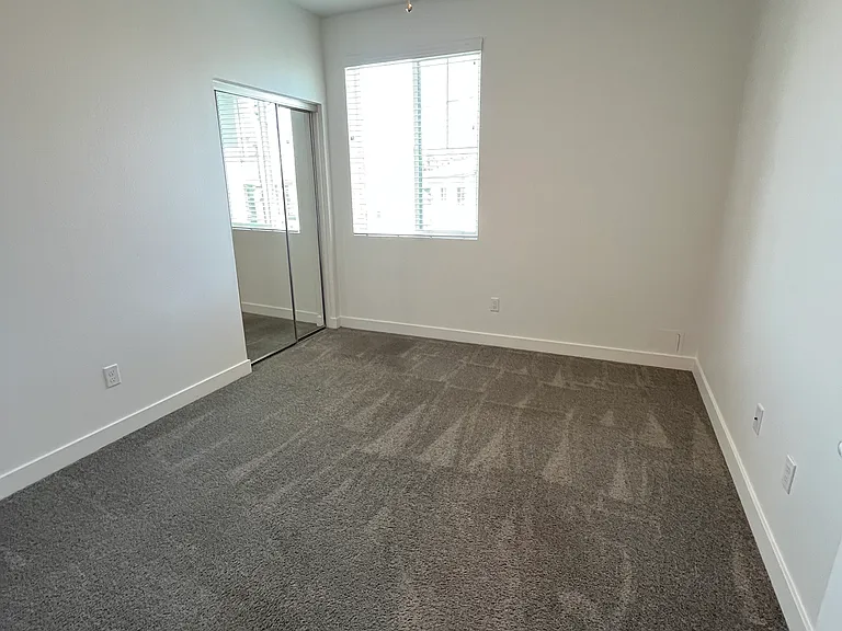Stadium Park Apartments — Photo 35
