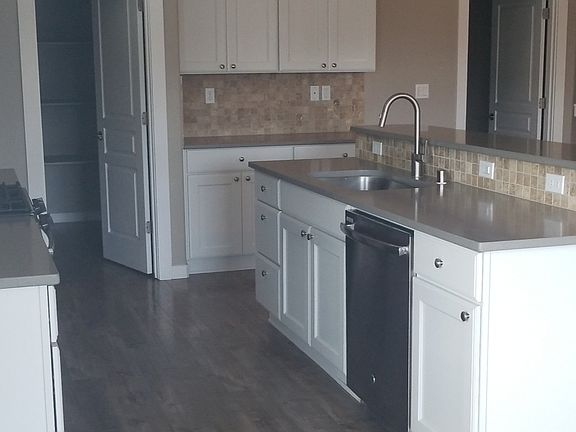 4th image of 1171 Belmont Blvd