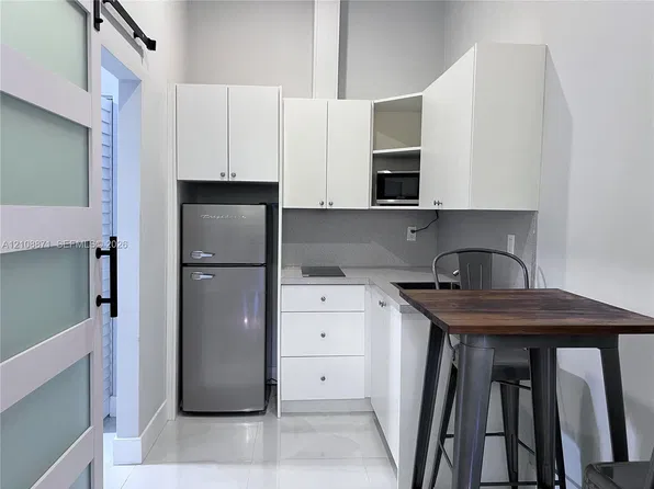 30XX NW 51st St #2, Miami, FL 33142