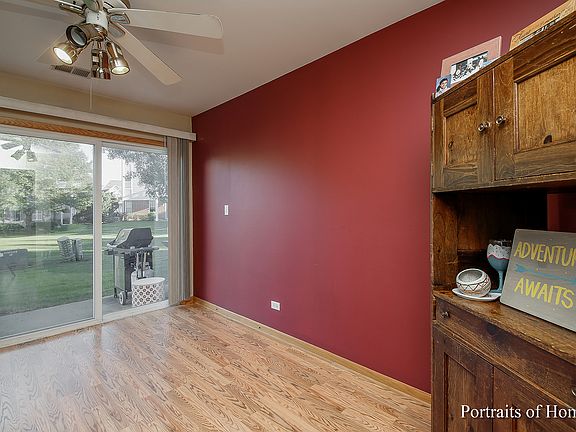 4th image of 267 Ashbury Ln W