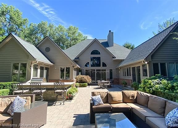 5th image of 4063 Country Club Dr