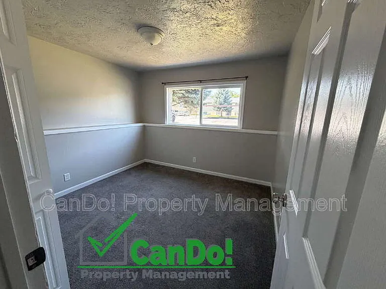 240 Carol Dr #3 — Photo 4