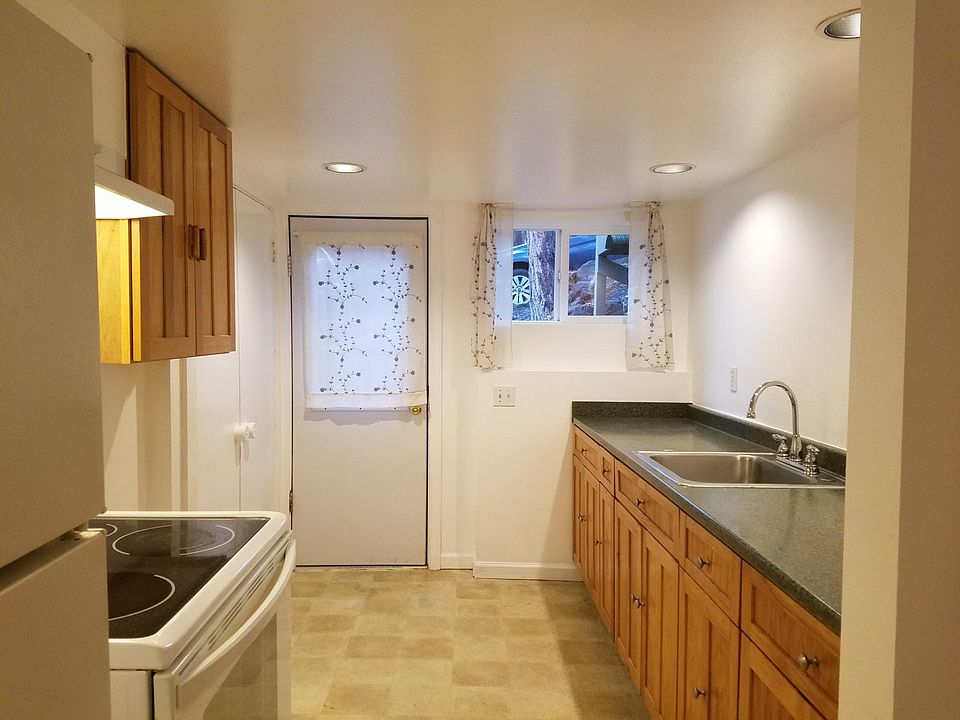 1st image of 435 N Oak St