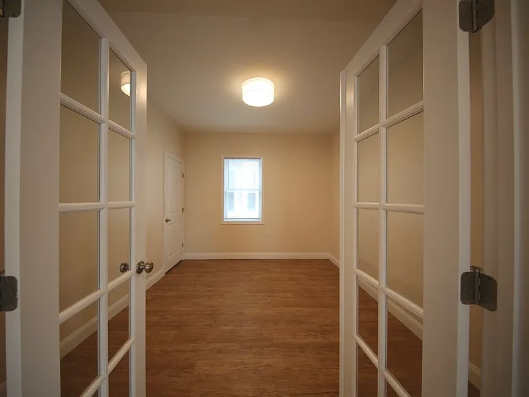31 Penn St #2 — Photo 3