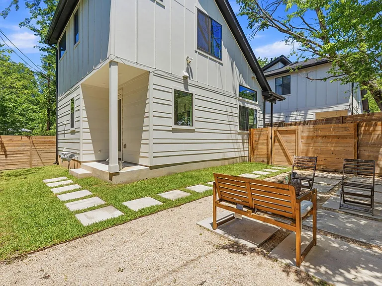 2935 Moss St #2 — Photo 17