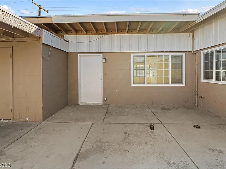 2204 S 15th St #2204 — Photo 2