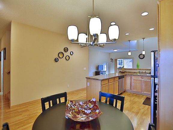 Large Welcoming Entryway
						:
						Beautiful hallway with accent lighting