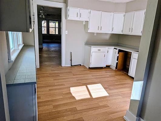 4th image of 501 W 8th St