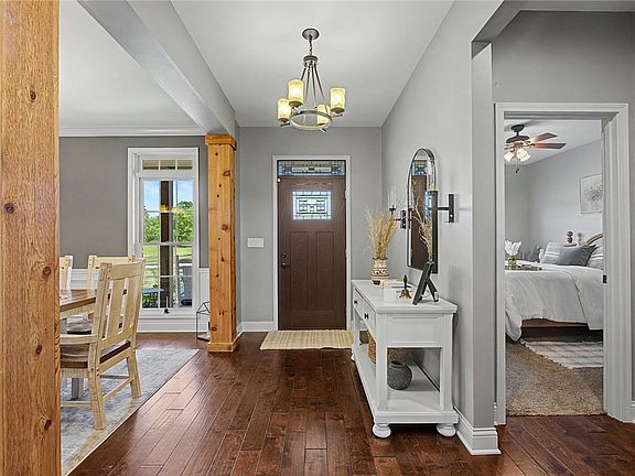 4th image of 196 Blue Jay Way