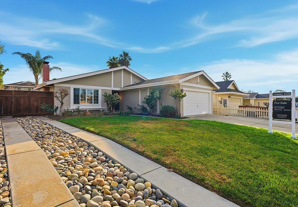 1st image of 318 Avenida Pinos