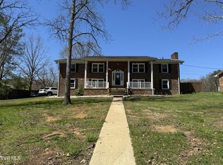 3808 Woodfield Dr, Kingsport, TN 37660