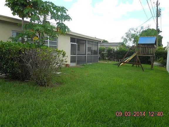 4th image of 800 NW 78th Ave