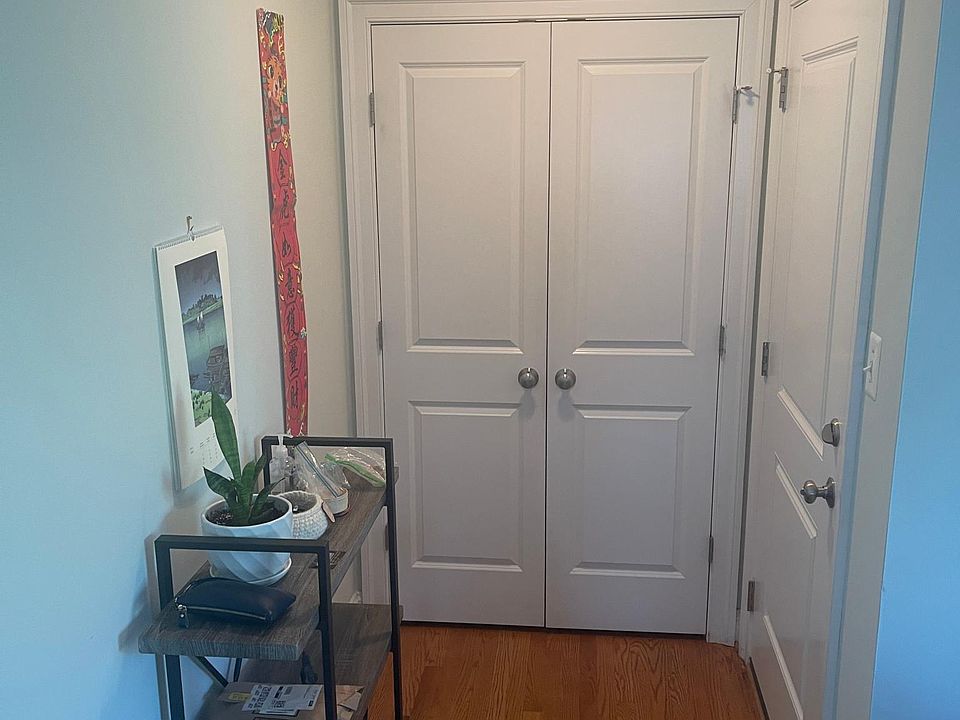 1st image of 917 N Barton St #3