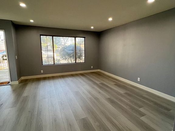 3rd image of 7639 Kester Ave #5