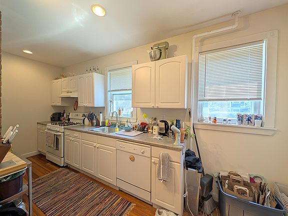 5th image of 16 Central Rd #2