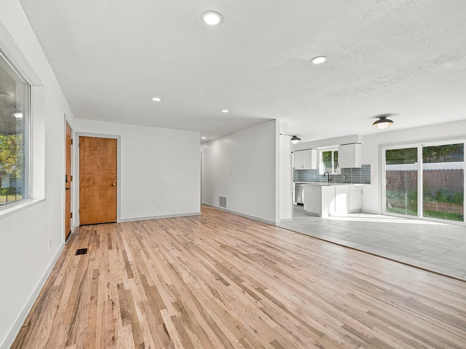 5 bed, 2444 sqft, $2,600 — Photo 4