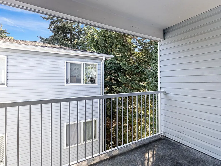 Park Place Apartments — Photo 15