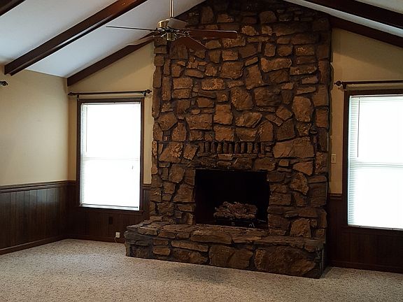 great room w/ fireplace