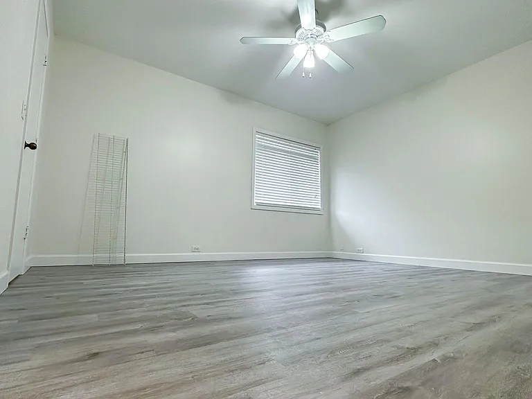 2530 W Maryland Ave #B — Photo 28