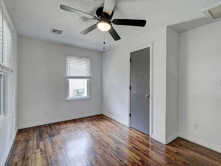712 Dakota St — Photo 13
