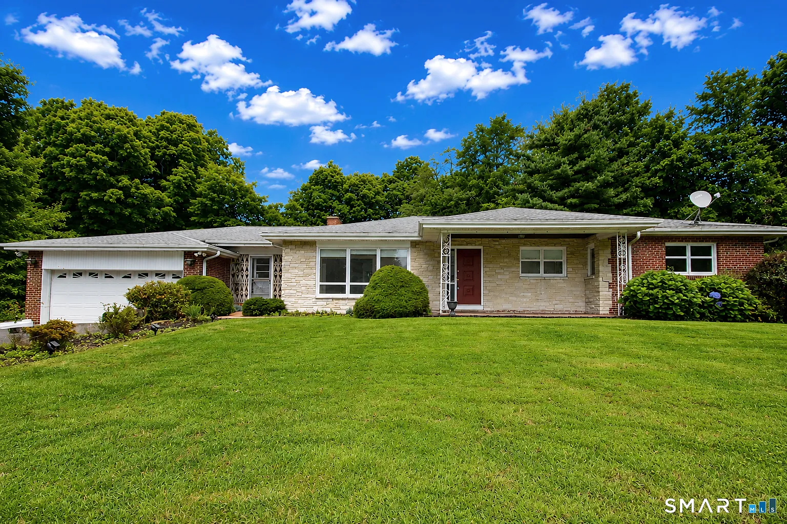 3 bed, 2.5 bath, 1996 sqft, $3,200 — Photo 1
