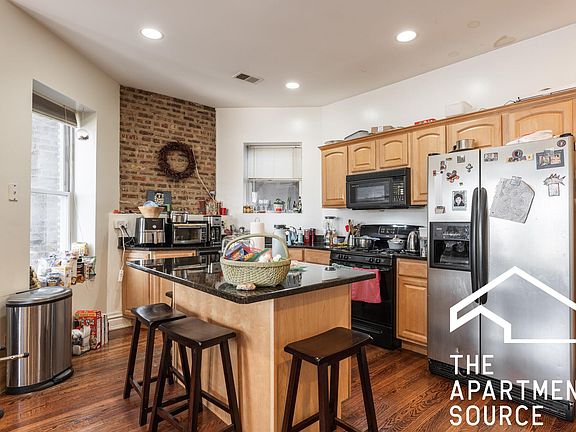 2nd image of 1010 N Kedzie Ave #1R