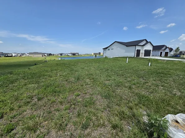1365 NW Yorktown Dr, Waukee, IA 50263
