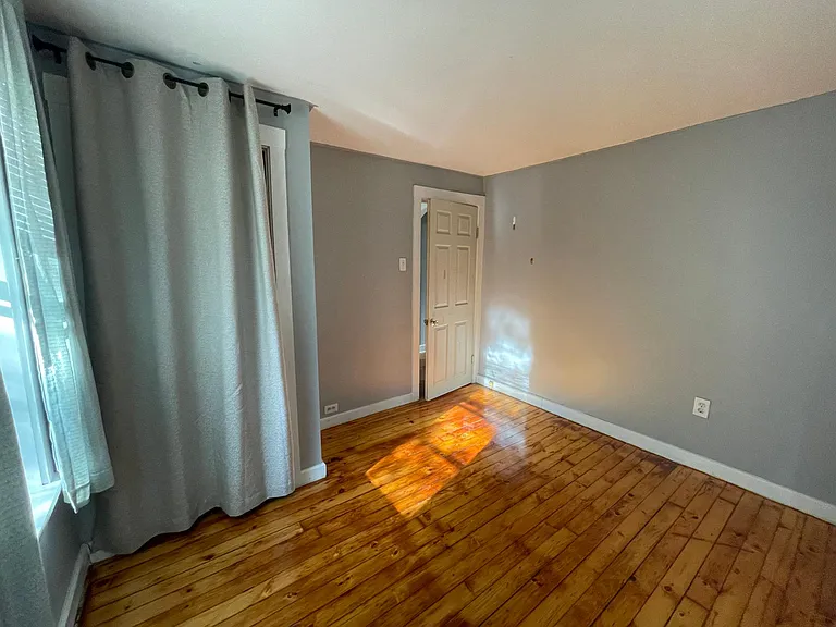 34 Chestnut St #B — Photo 8