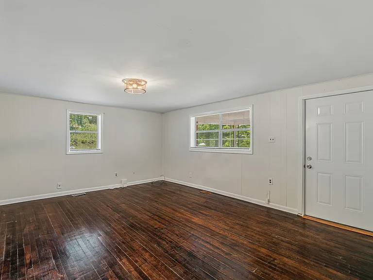 8624 Walnut Springs Ln — Photo 5