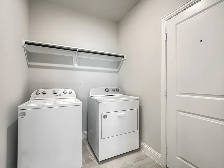 724 Portina Dr — Photo 18