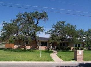 100 Forest Hill Ln, Kerrville, TX 78028