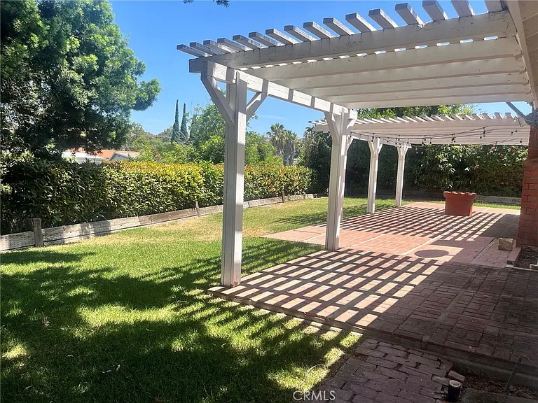 2045 Chevy Chase Dr — Photo 14