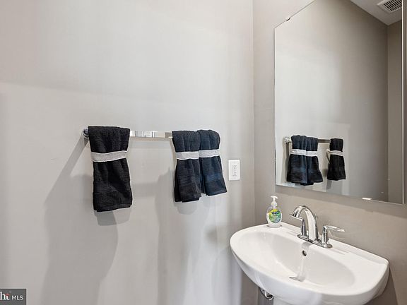 5th image of 10939 Pinnacle Green Rd