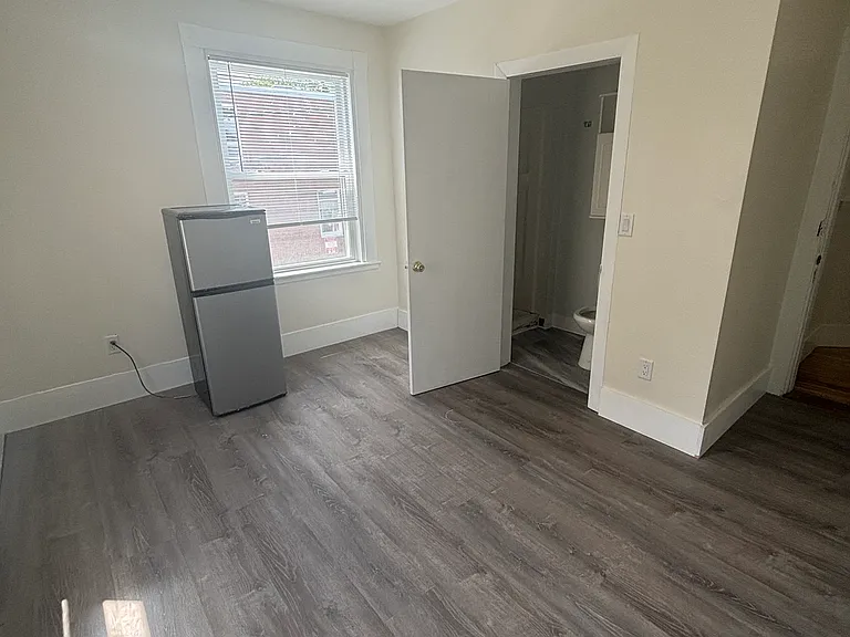 10 Howard St — Photo 11