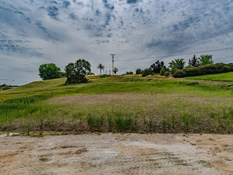2426 Village Dr — Photo 59