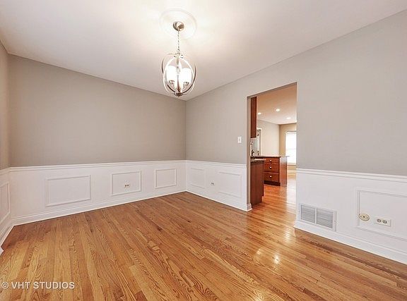 3rd image of 1082 Collingwood Dr