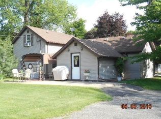 390 E State St, Iola, WI 54945