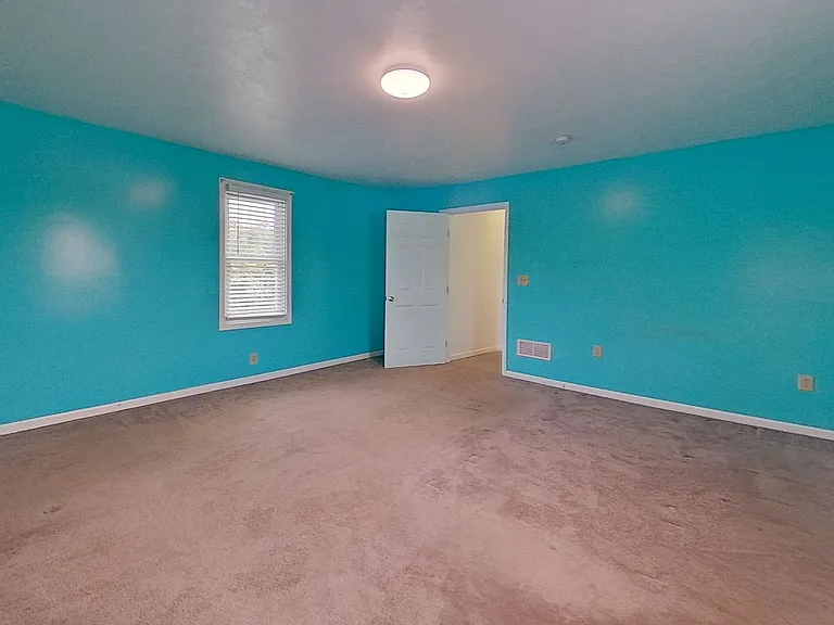 2801 Bridgeview Rd — Photo 6