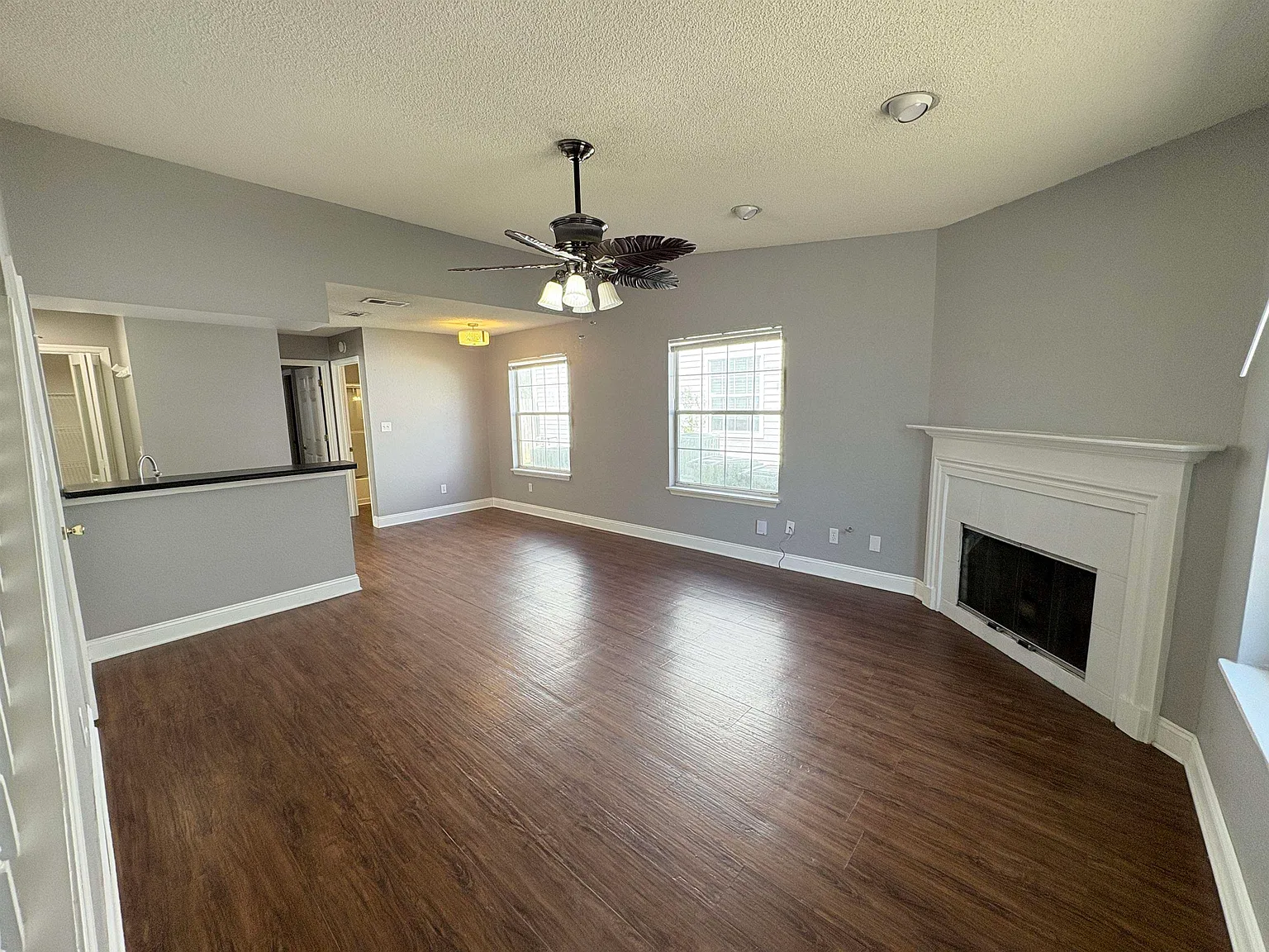 3 bed, 2.0 bath, 1188 sqft, $1,550 — Photo 3