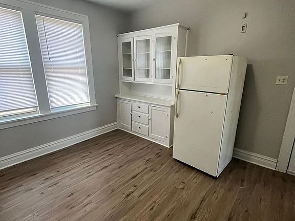 2nd image of 3939 Deal St #4